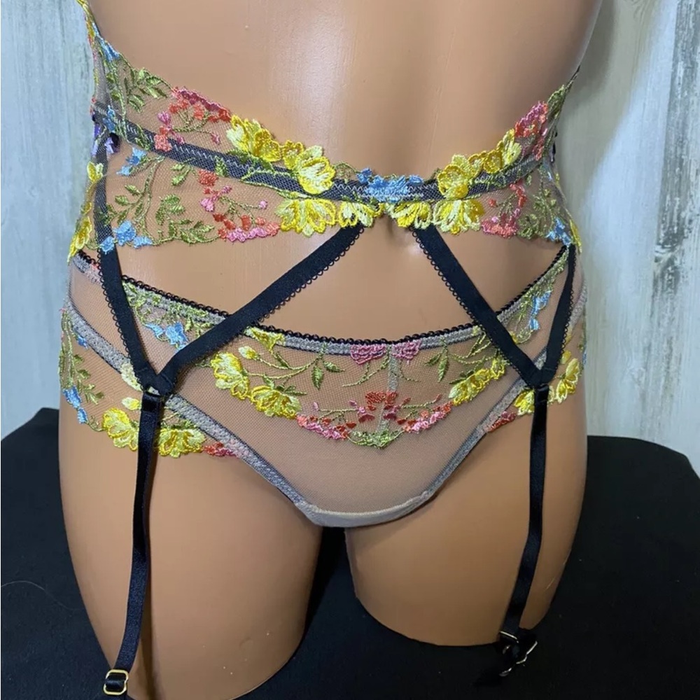 Victoria's Secret DREAM ANGELS Floral Embroidered Thong XS & Garter Belt XS/S - Picture 2 of 4